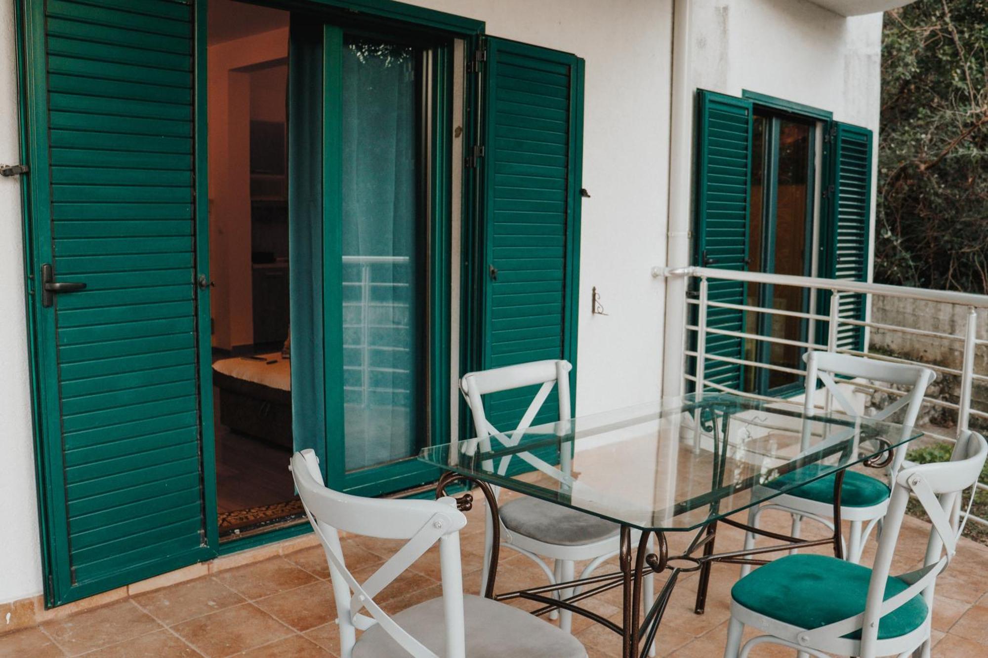 Apartman Mia Risan Εξωτερικό φωτογραφία
