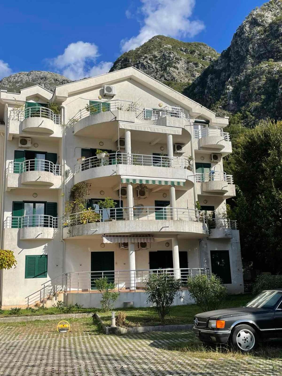 Apartman Mia Risan Εξωτερικό φωτογραφία